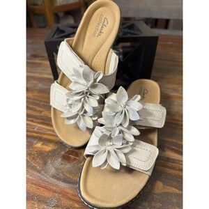 Clarks Collection Womens White Flower Embellished Wedge Sandals Size 7.5 W